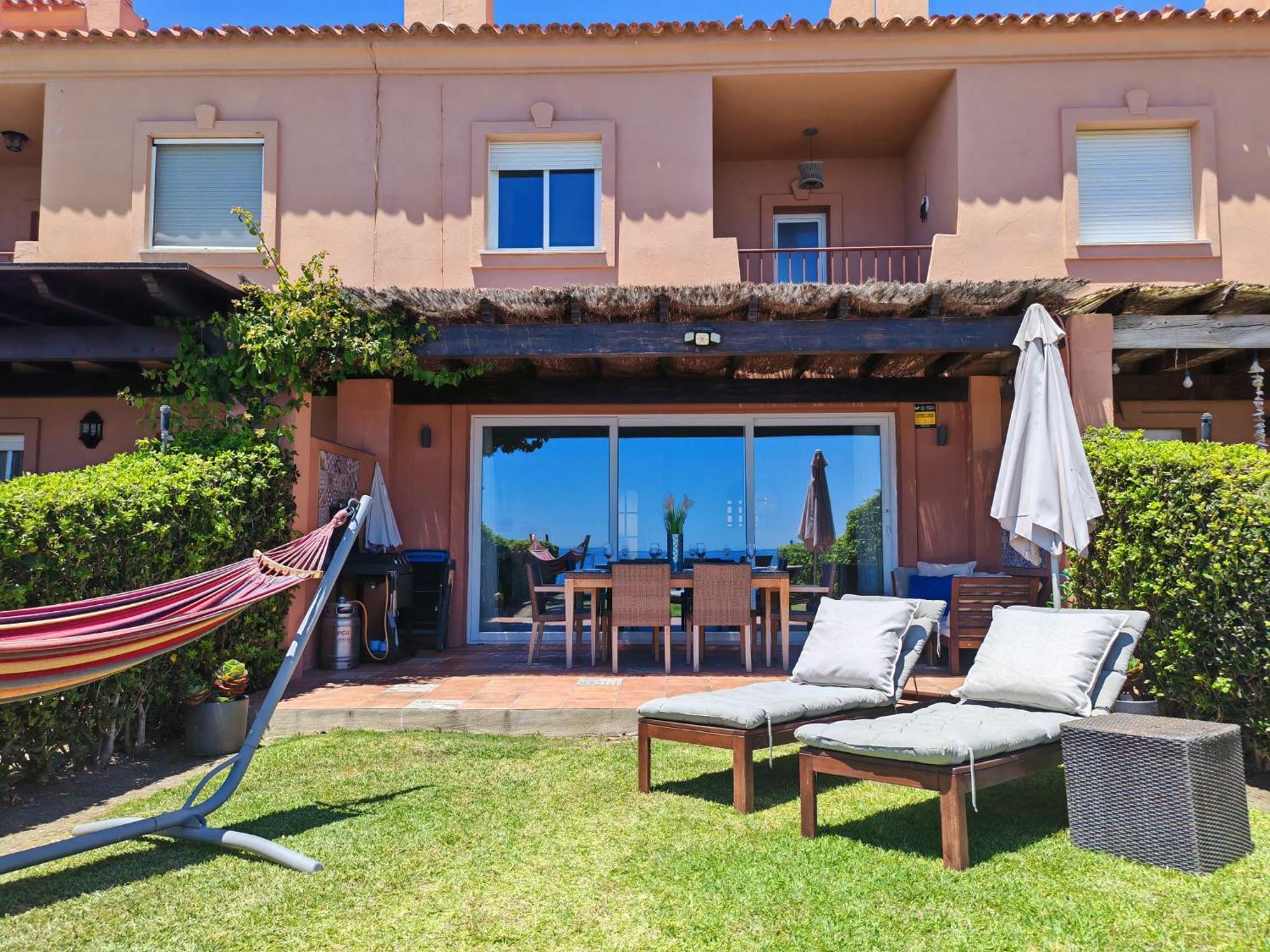 Beachfront Townhouse Дом отдыха Эстепона